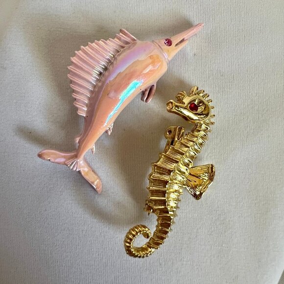 Vintage Costume Sea Animal Seahorse Swordfish Estate Pin Brooch Set of 2 - Picture 3 of 5